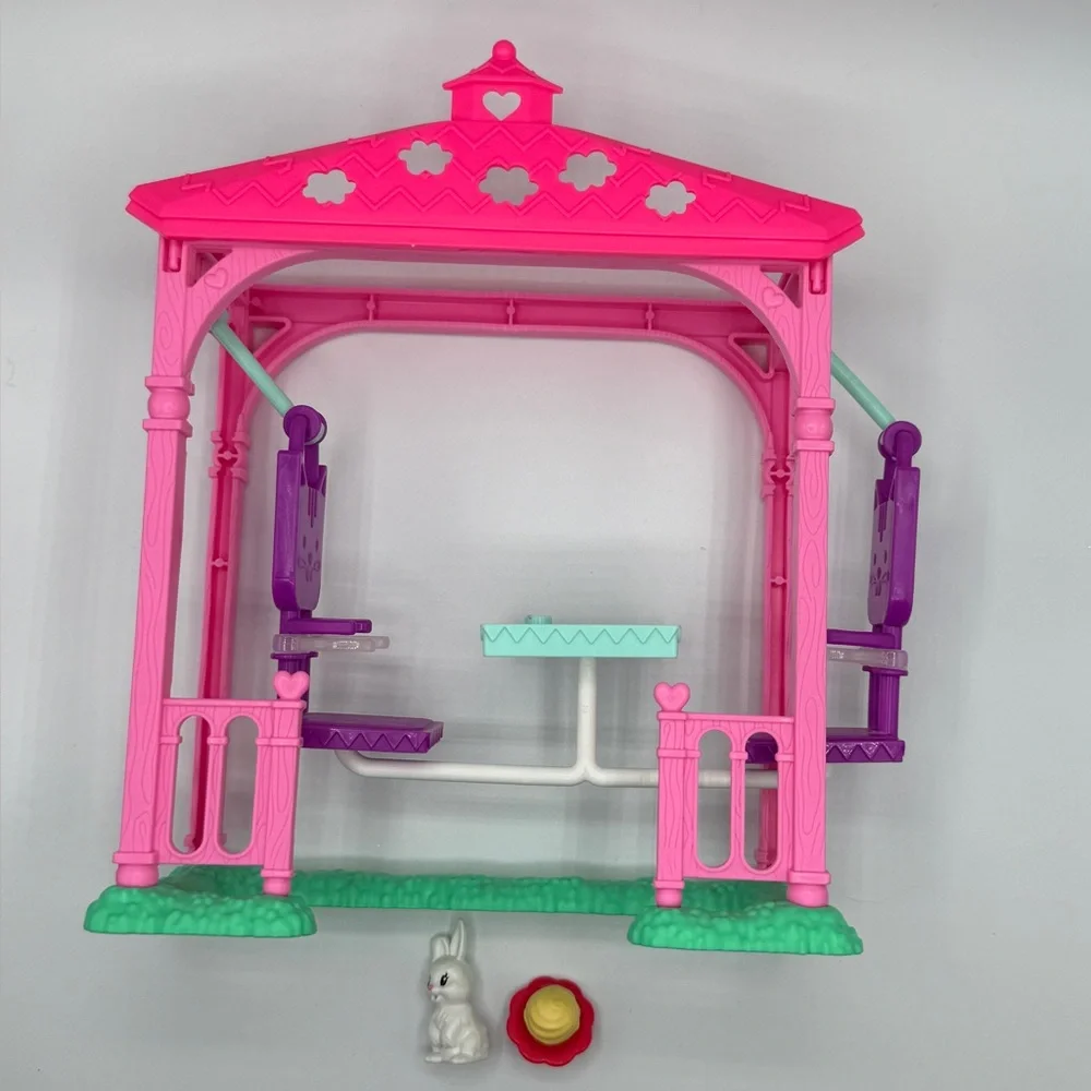 Four Barbie Play-sets with Accessories - Picture 4 of 10